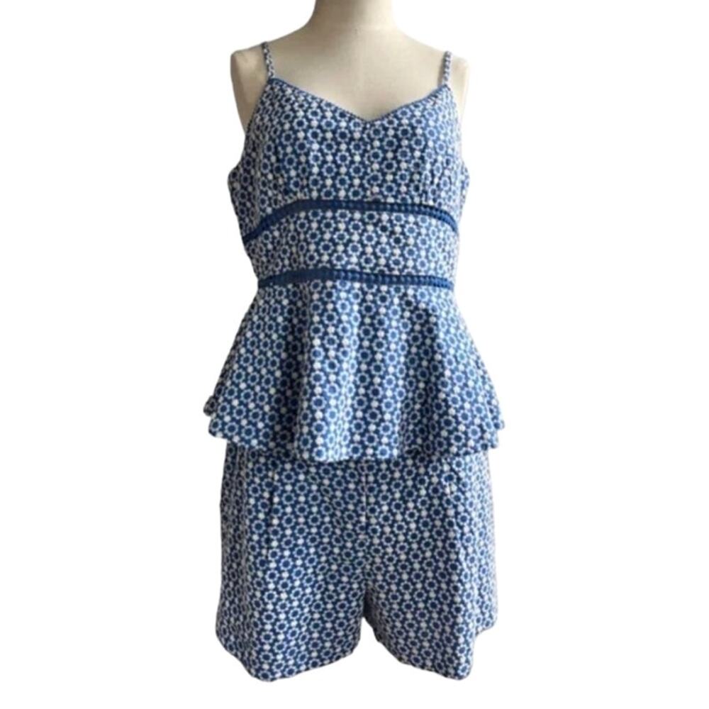 Skies Are Blue Women's Medium Blue White Floral Embroidered Blouse Shorts Set